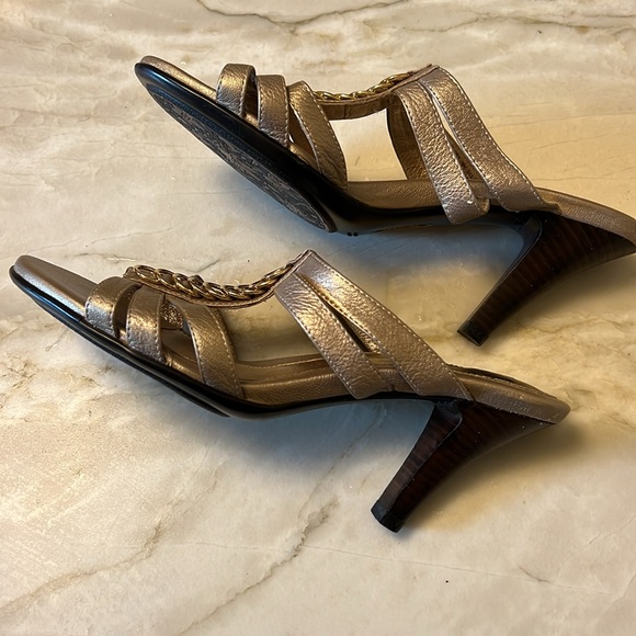 Soft Sandals, Kitten Heel Sz 8 - Picture 4 of 14